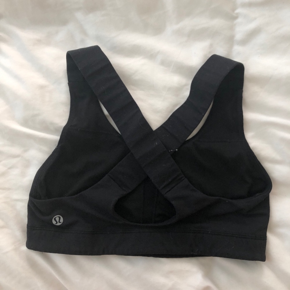 Lululemon black sports bra! size 2 great condition